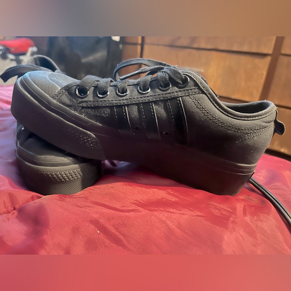 Women’s Adidas Nizza shoes